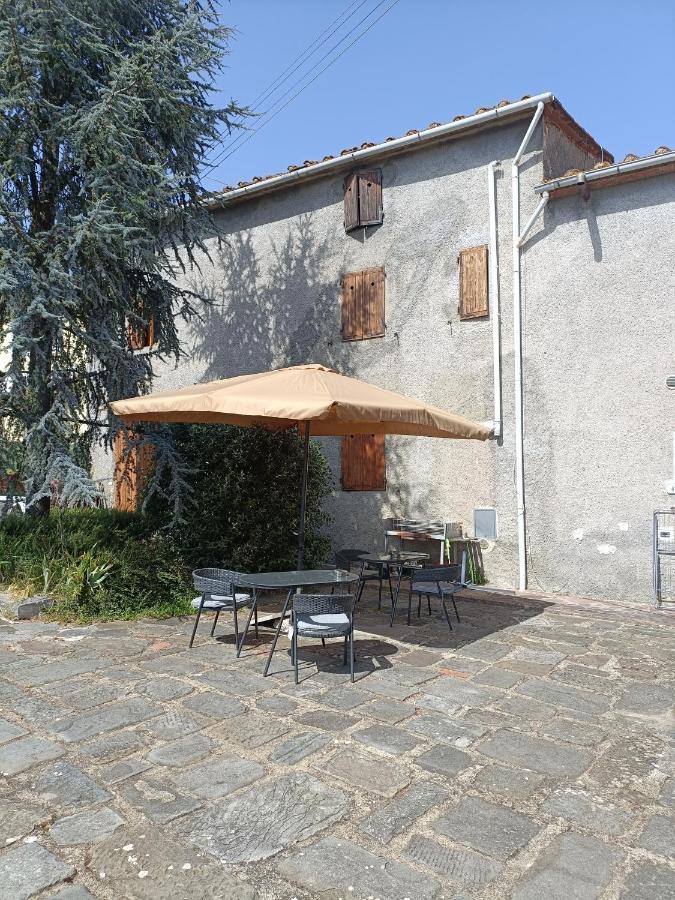 Апартаменты Il Borgo Dei Pini Винчи Экстерьер фото