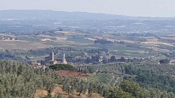 Апартаменты Il Borgo Dei Pini Винчи Экстерьер фото
